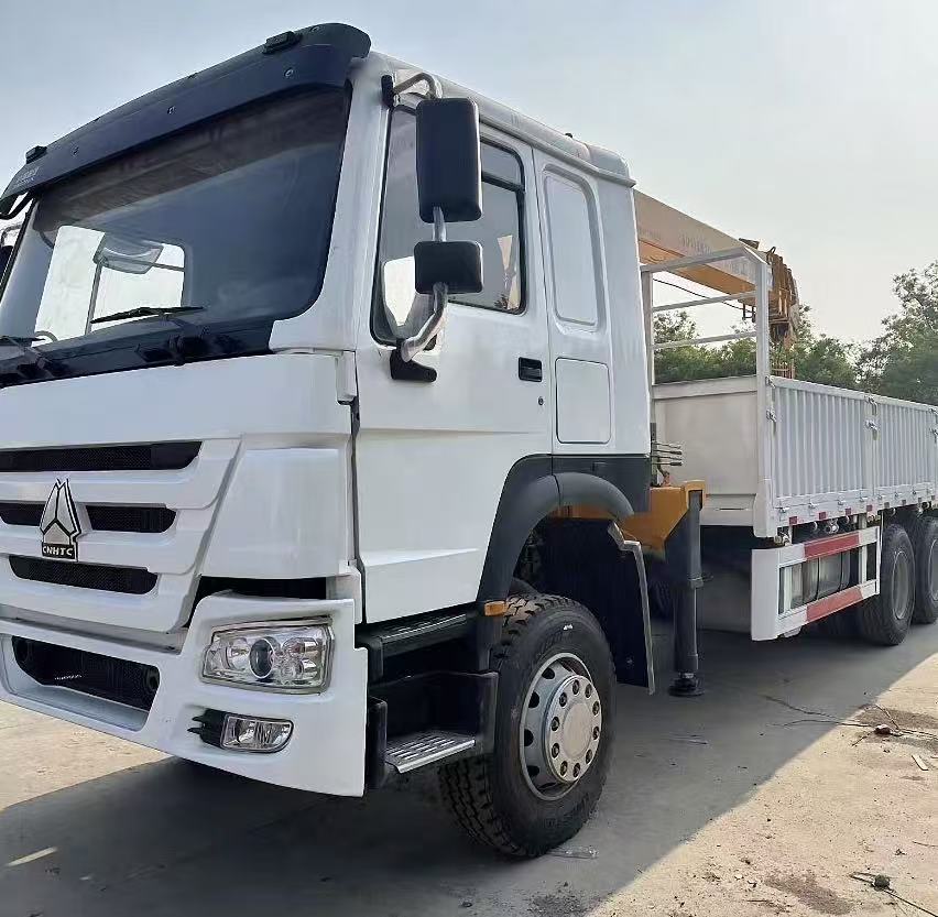 HOWO 371 Truck Mounted Crane